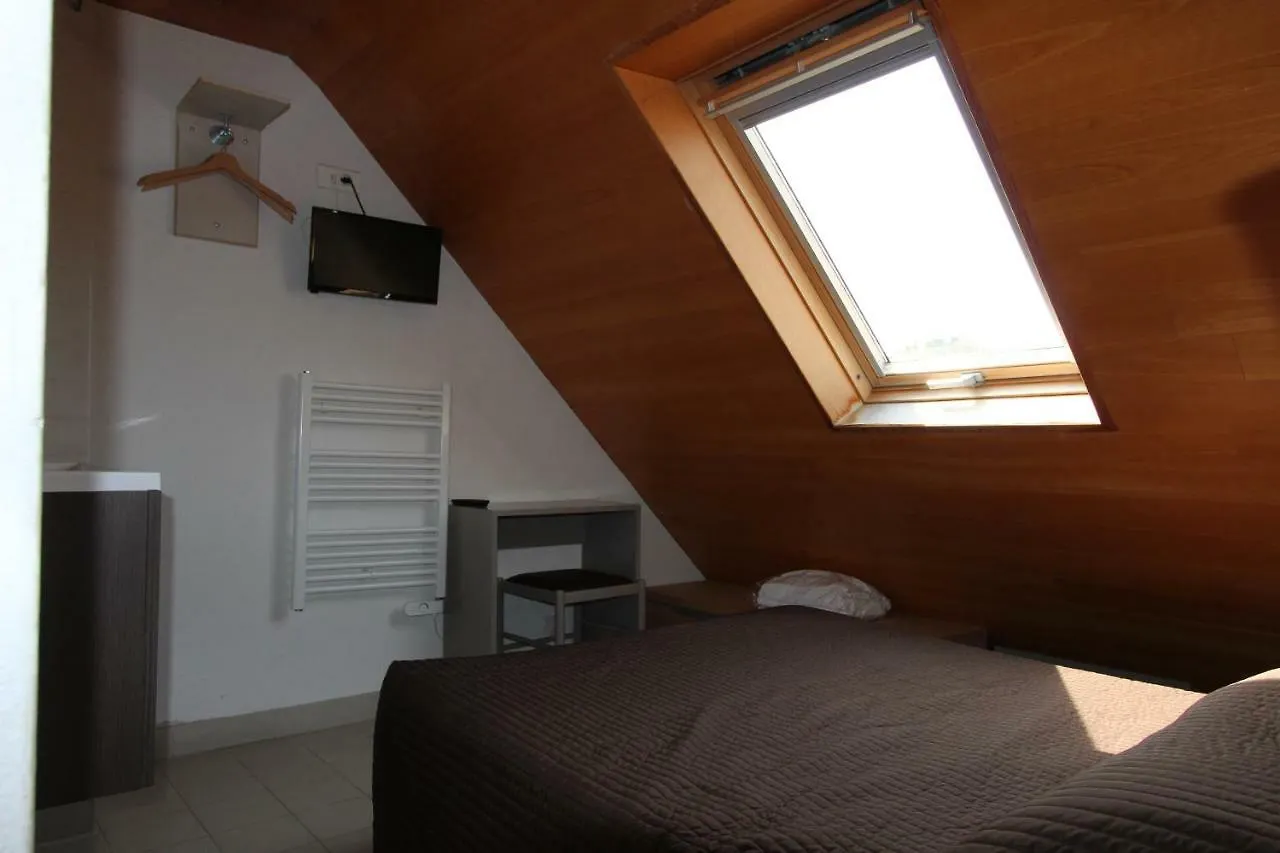 Residence Hoteliere Sarah Bernard 르팔레이 호텔
